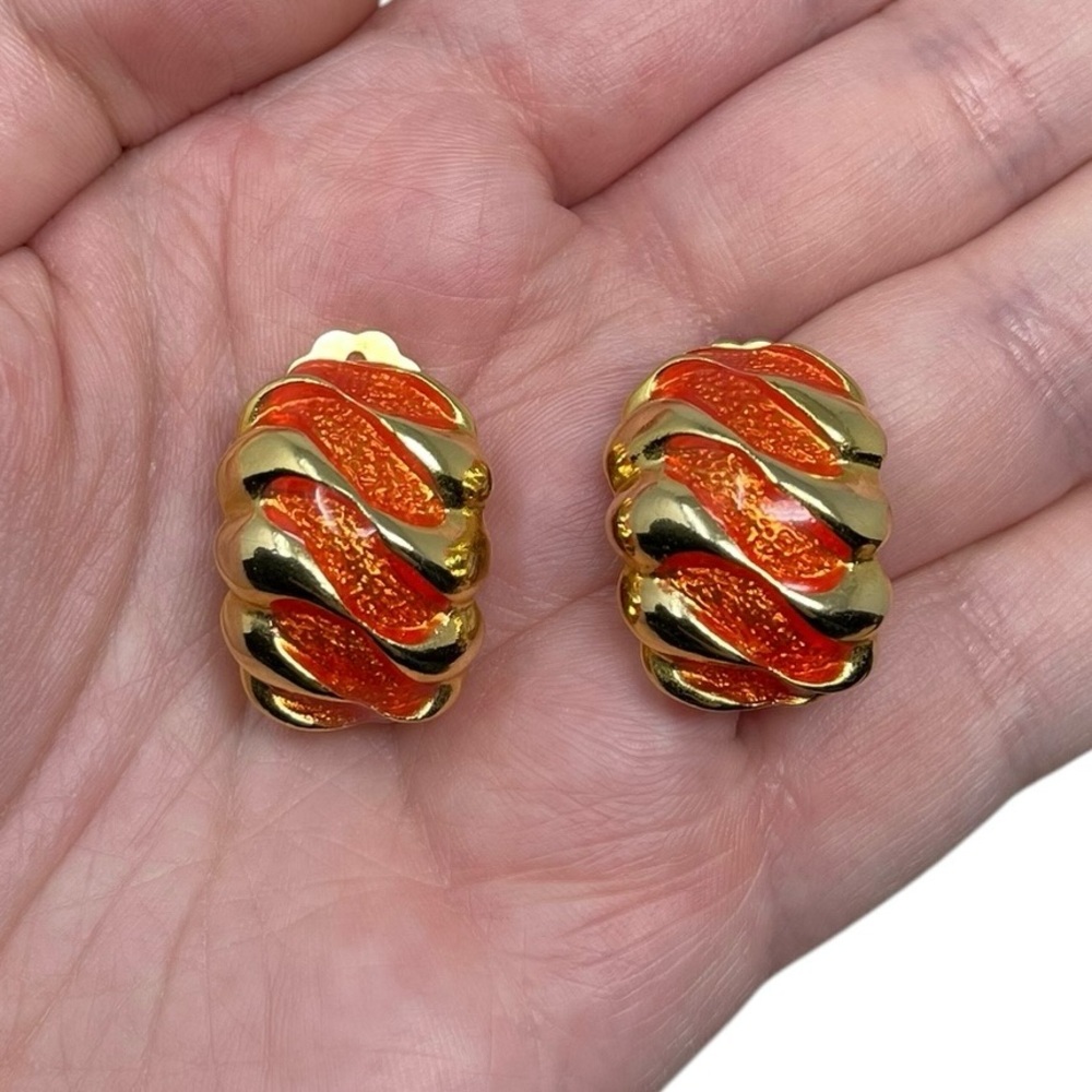 Vintage Signed Giovanni Gold Tone Orange Enamel Clip On Earrings Classic Retro